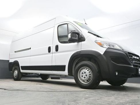 Used 2025 RAM ProMaster 2500 w/ Convenience Group image 30