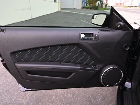 Used 2012 Ford Mustang GT Premium w/ HID Headlamps & Security Pkg image 47