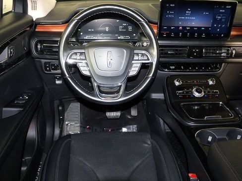 Used 2023 Lincoln Nautilus Reserve w/ Luxury Package AWD/4WD image 3