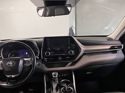 Used 2021 Toyota Highlander XLE FWD image 20