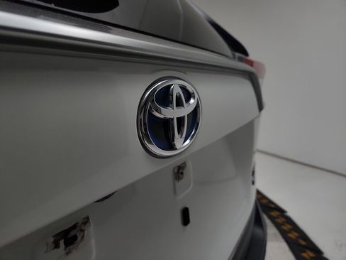 Used 2022 Toyota RAV4 Limited AWD/4WD image 30