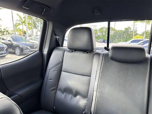 Used 2023 Toyota Tacoma TRD Off-Road image 18