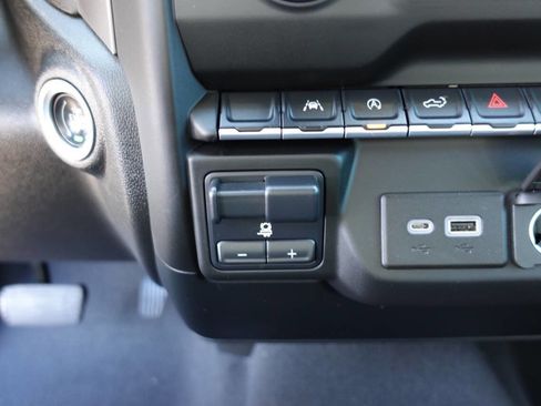 Used 2023 Chevrolet Silverado 1500 Custom image 39