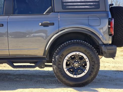 Used 2023 Ford Bronco Badlands image 12