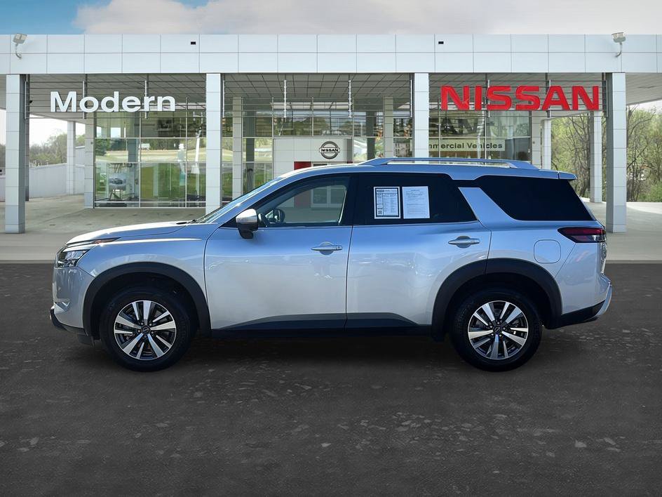 Certified 2025 Nissan Pathfinder SL FWD image 2