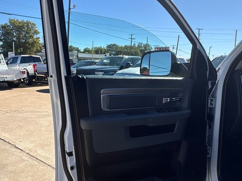 Used 2018 RAM 2500 SLT image 7
