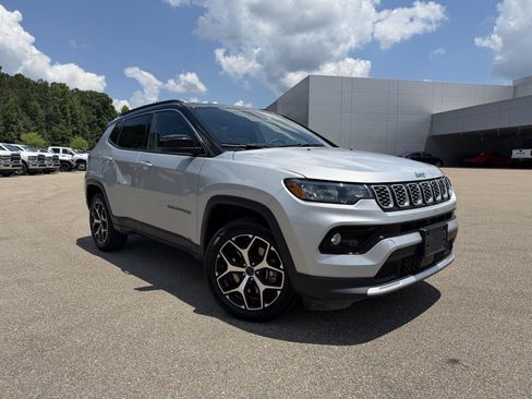 Certified 2025 Jeep Compass Limited AWD/4WD image 3