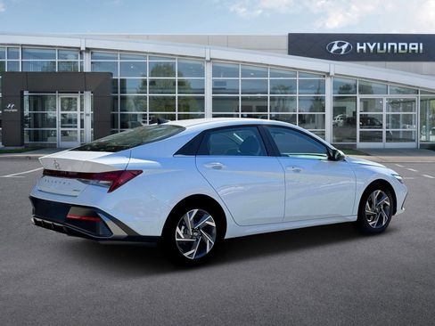 New 2026 Hyundai Elantra Limited FWD image 7