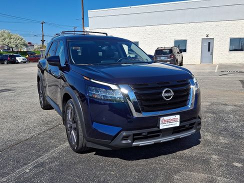 Used 2023 Nissan Pathfinder SL w/ SL Premium Package AWD/4WD image 3