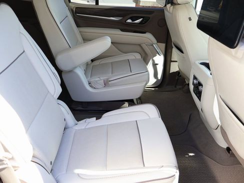 Used 2021 GMC Yukon Denali w/ Denali Premium Package image 17
