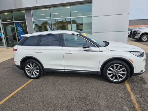 Used 2022 Lincoln Corsair AWD w/ Premium Package image 3