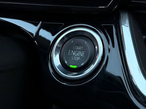 Used 2025 Chevrolet Trax RS w/ Driver Confidence Package image 5