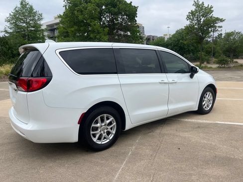 Used 2020 Chrysler Voyager LX w/ Cold Weather Group FWD image 10