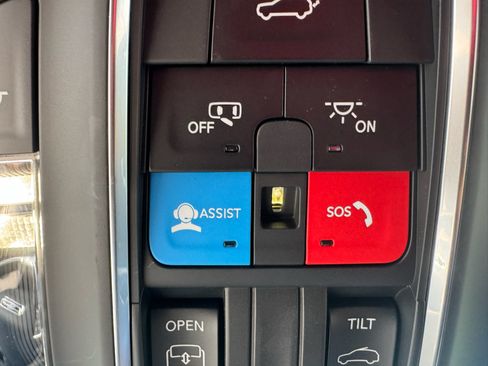 Used 2024 Jeep Grand Cherokee Altitude RWD image 20