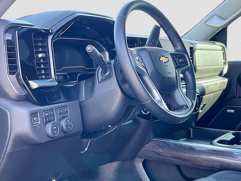 Used 2025 Chevrolet Silverado 2500 LTZ w/ LTZ Plus Package AWD/4WD image 9
