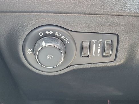 Used 2019 Jeep Compass Limited w/ Advanced Safety Group AWD/4WD image 18