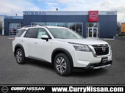 New 2025 Nissan Pathfinder SL image 1
