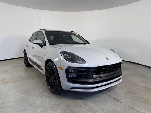 Certified 2025 Porsche Macan GTS image 9