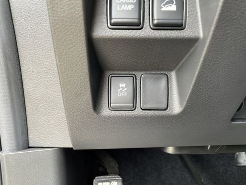 Used 2025 Nissan Frontier SV w/ SV Convenience Package image 27