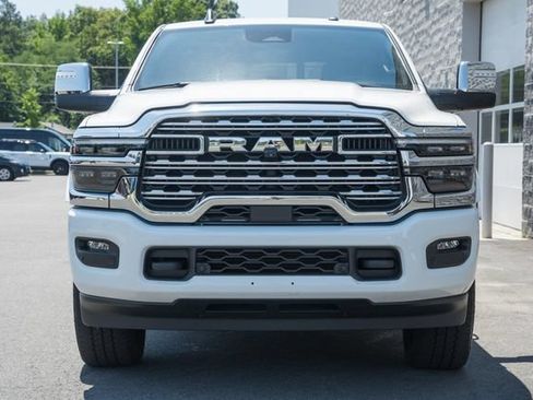 Used 2025 RAM 2500 Limited AWD/4WD image 3