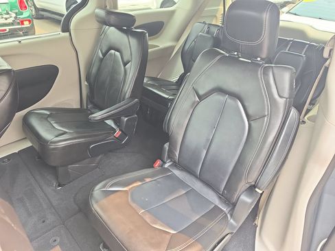 Used 2021 Chrysler Voyager Lxi FWD image 26
