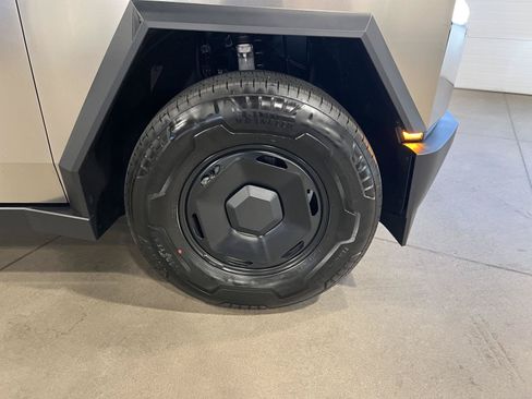 Used 2026 Tesla Cybertruck AWD Crew Cab image 49