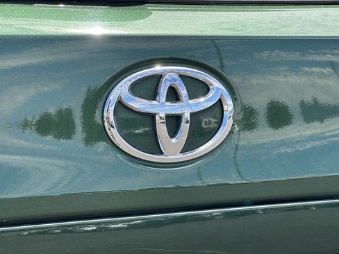 Used 2022 Toyota Corolla Cross LE AWD/4WD image 28