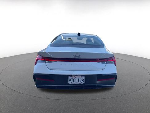 Used 2025 Hyundai Elantra Limited image 12