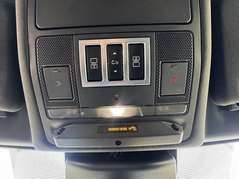 Used 2017 Land Rover Discovery HSE Luxury image 28