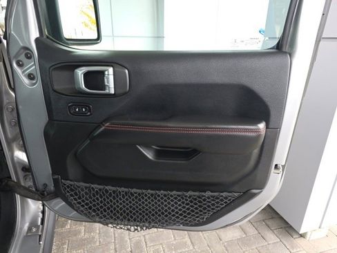 Used 2018 Jeep Wrangler Unlimited Rubicon w/ Dual Top Group image 8