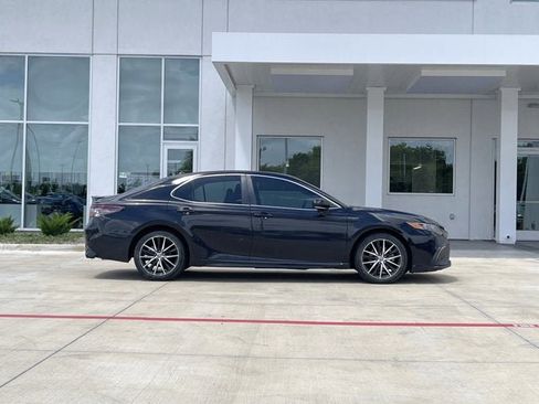Used 2022 Toyota Camry SE FWD image 7