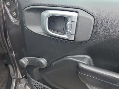 Used 2020 Jeep Gladiator Sport image 37