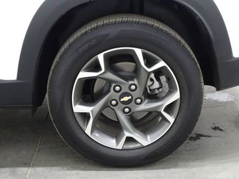 Used 2024 Chevrolet Trax LT FWD image 39