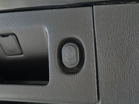 Used 2015 GMC Yukon XL Denali w/ Touring Package AWD/4WD image 34