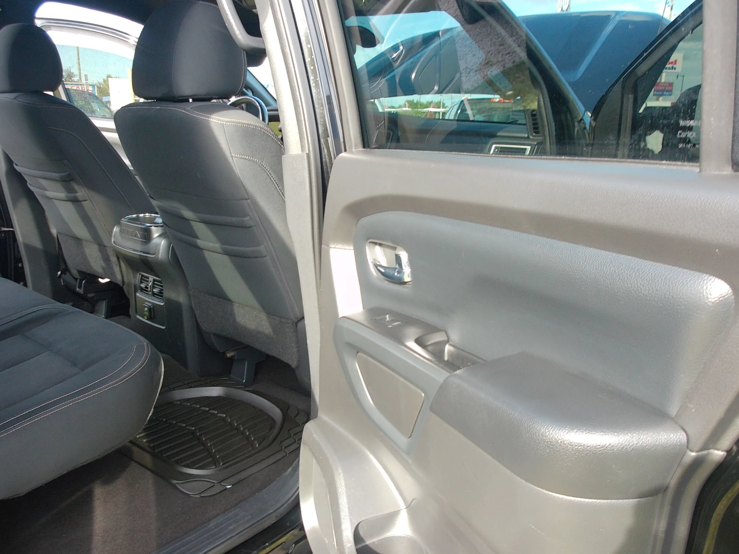 Used 2018 Nissan Titan SV w/ SV Convenience Package AWD/4WD image 33