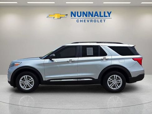 Used 2023 Ford Explorer XLT w/ Equipment Group 202A AWD/4WD image 2