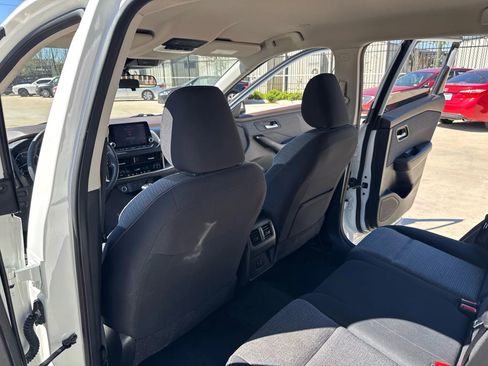 Used 2023 Nissan Rogue SV image 30