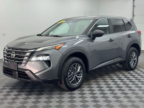 Used 2024 Nissan Rogue S image 2