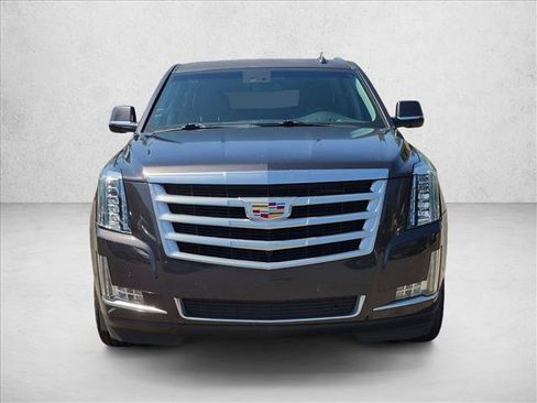 Used 2017 Cadillac Escalade Luxury RWD image 2