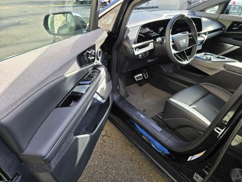 New 2026 Cadillac Optiq Luxury 1 image 24