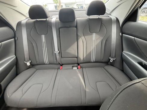 Used 2025 Hyundai Elantra SEL image 39