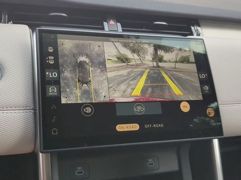 New 2026 Land Rover Discovery Sport Landmark AWD/4WD image 32