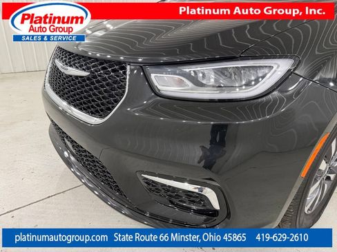 Used 2023 Chrysler Pacifica Limited FWD image 52