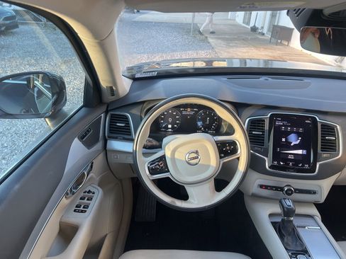 Used 2017 Volvo XC90 T6 Momentum w/ Vision Package image 11