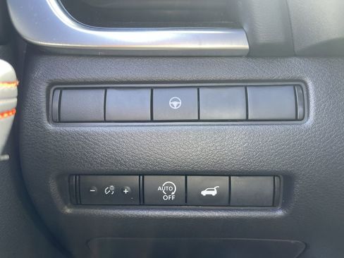 Used 2025 Nissan Rogue SV AWD/4WD image 17