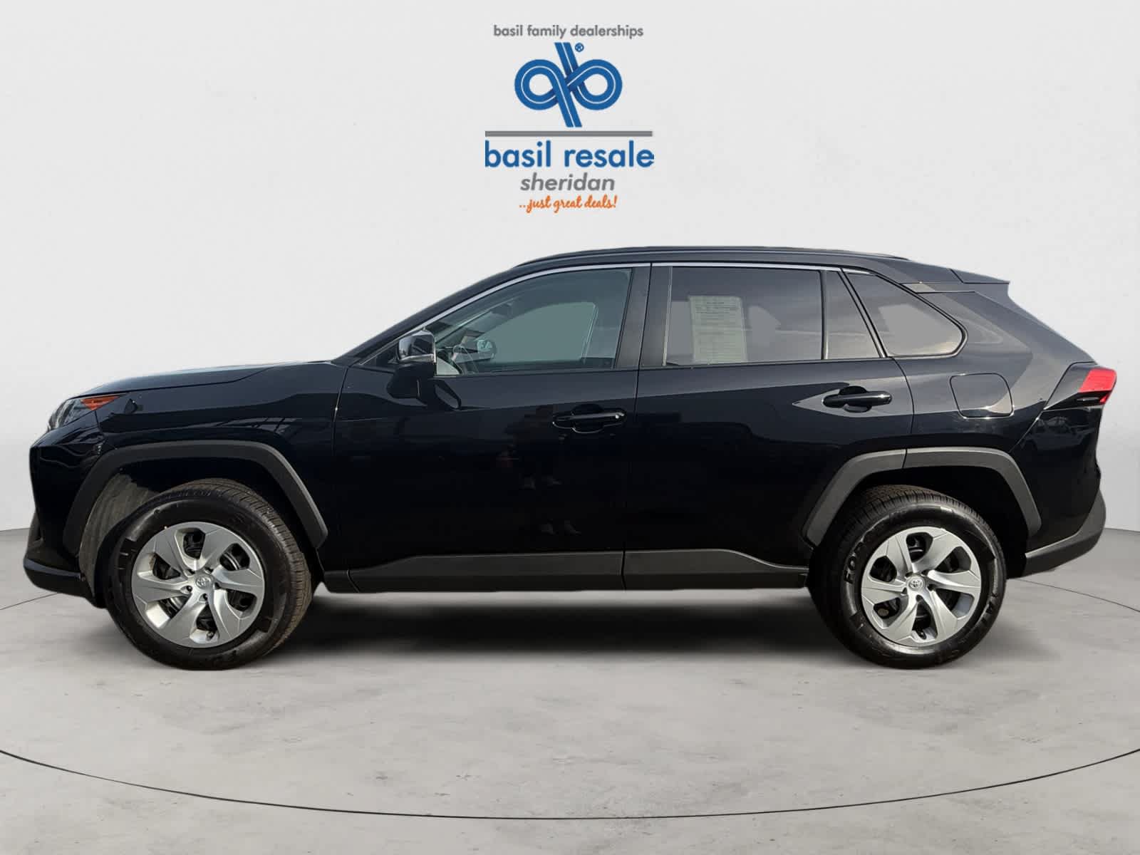 Used 2021 Toyota RAV4 LE w/ Carpet Mat Package (TMS) AWD/4WD image 3