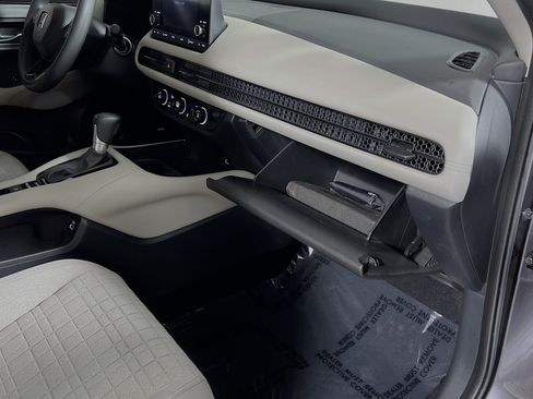 Used 2023 Honda HR-V LX image 35