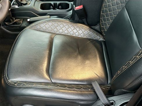 Used 2023 Jeep Wrangler Unlimited Sahara image 21