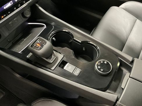 Used 2025 Nissan Rogue SL image 16