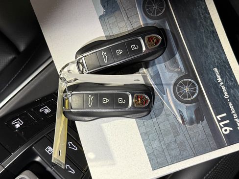 Used 2022 Porsche 911 Turbo S image 68